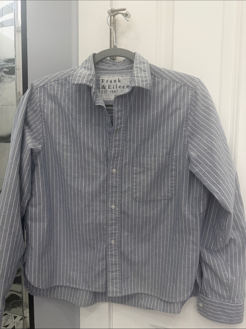 Frank & Eileen womand Blue and White Striped Cotton Button-Down Shirt